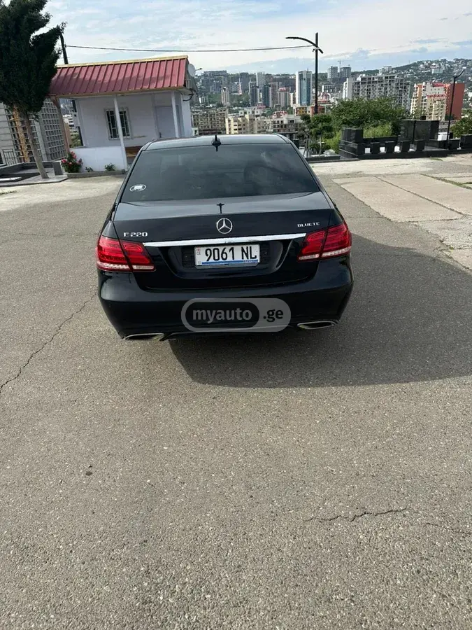 Mercedes-Benz E 220 2015 — photo 2