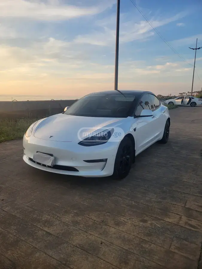 Tesla Model 3 2022 — photo 2