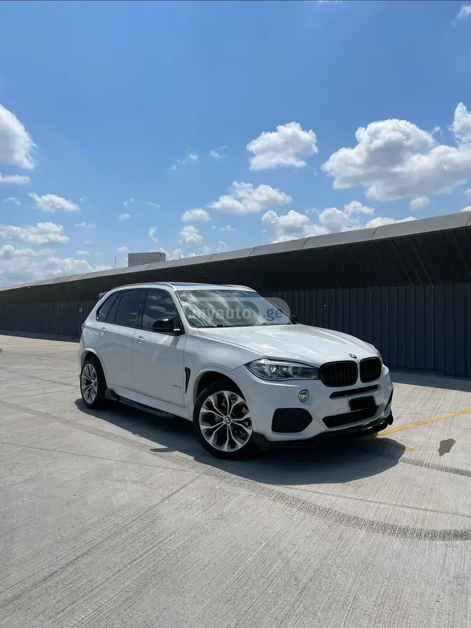 BMW X5 2018 — photo 2