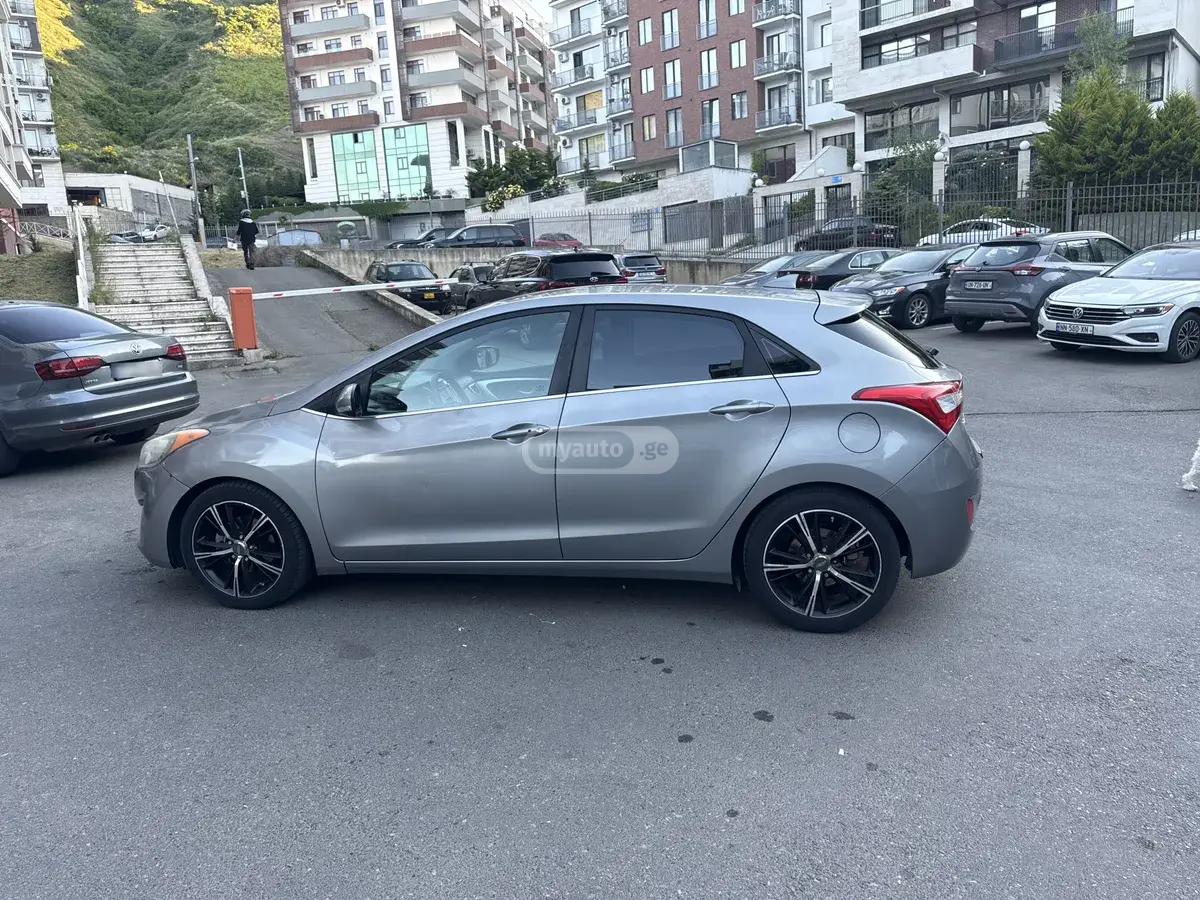 Hyundai Elantra 2014 — photo 2