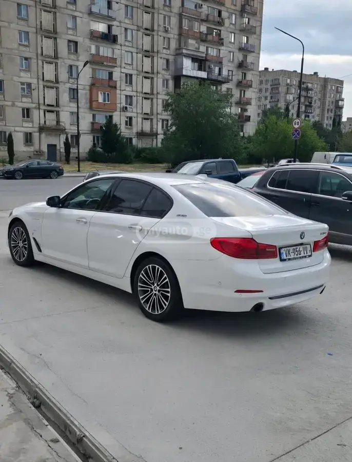 BMW 530 2018 — photo 2