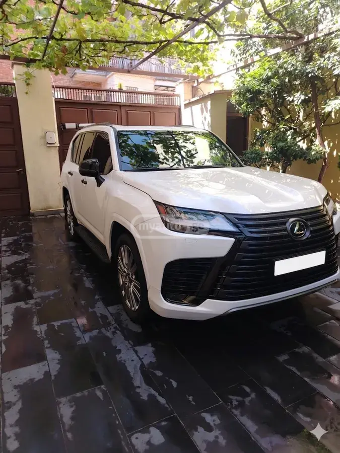 Lexus LX 600