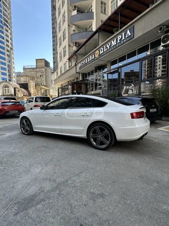 Audi A5 2011 — photo 2