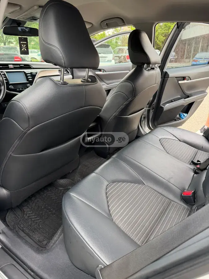 Toyota Camry 2020 — photo 2