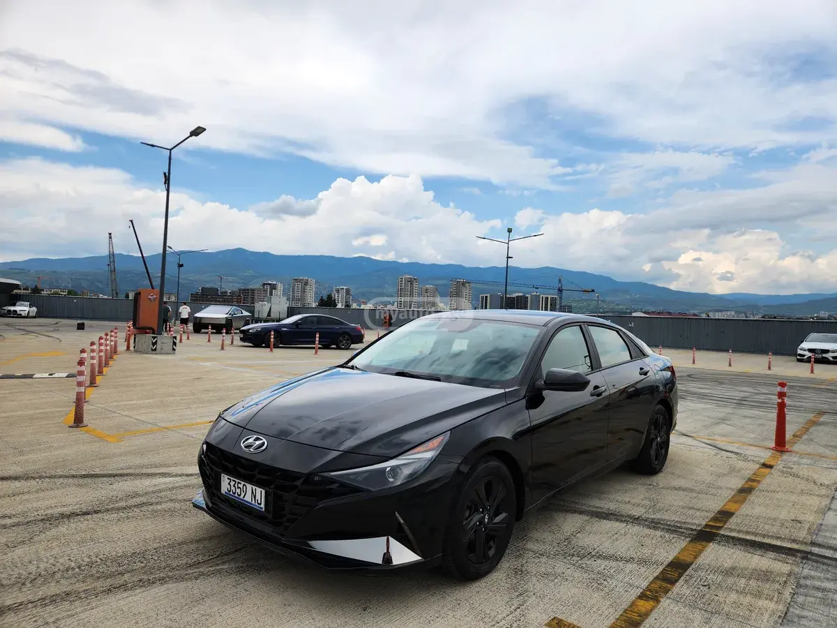 Hyundai Elantra 2022 — photo 2