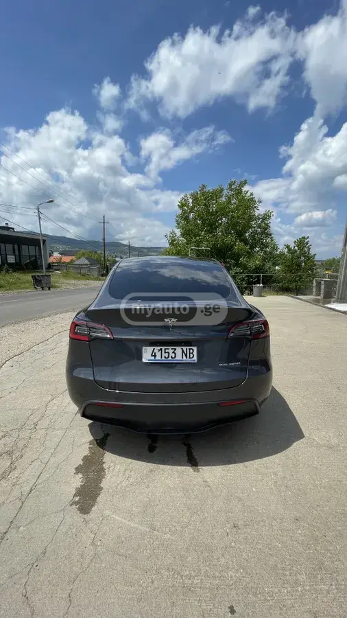 Tesla Model Y 2022 — photo 2