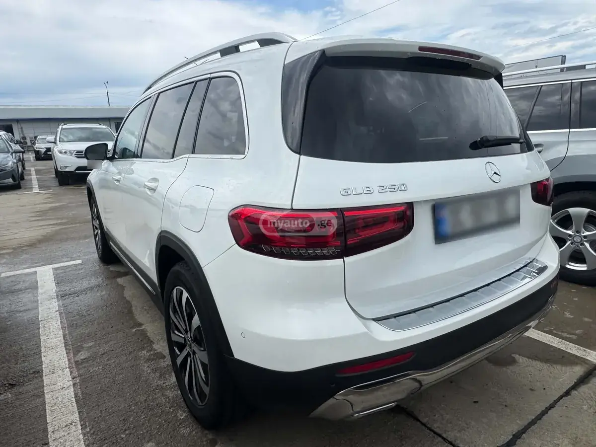 Mercedes-Benz GLB 250