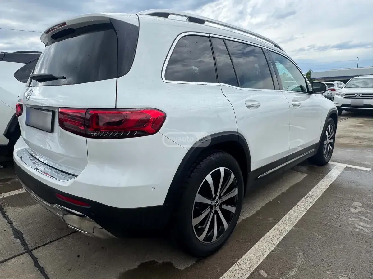 Mercedes-Benz GLB 250 2020 — photo 2