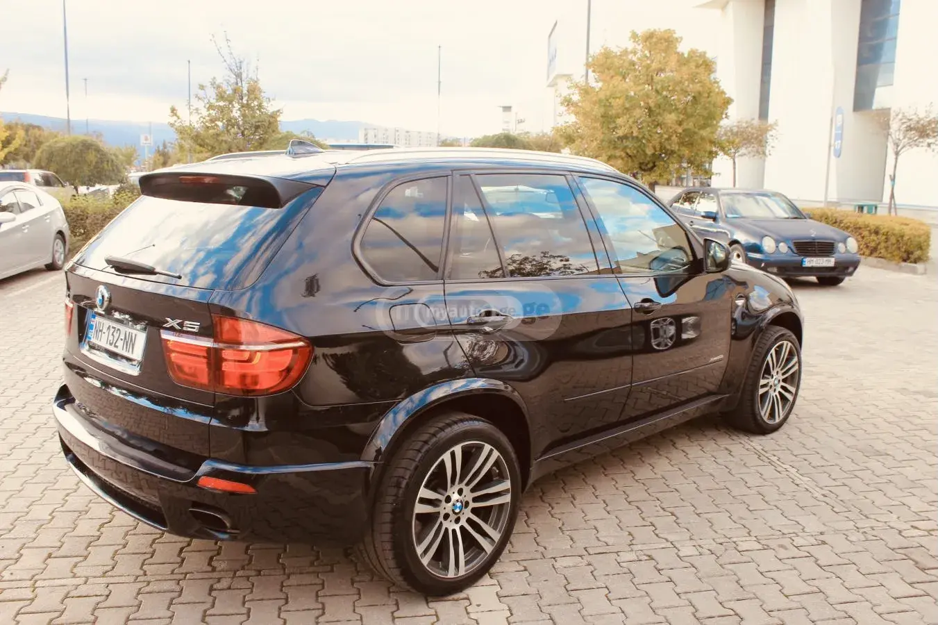 BMW X5 2011 — photo 2