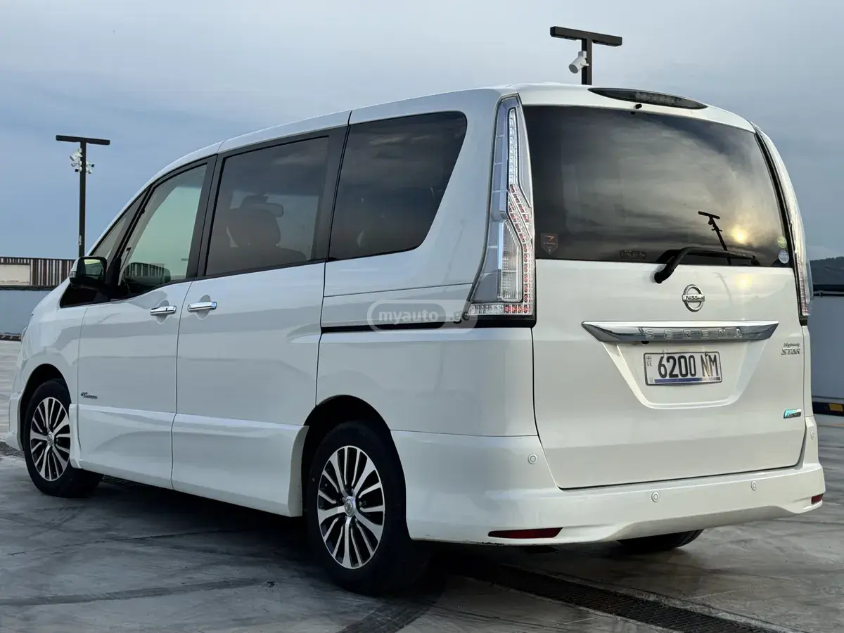 Nissan Serena 2015 — photo 2