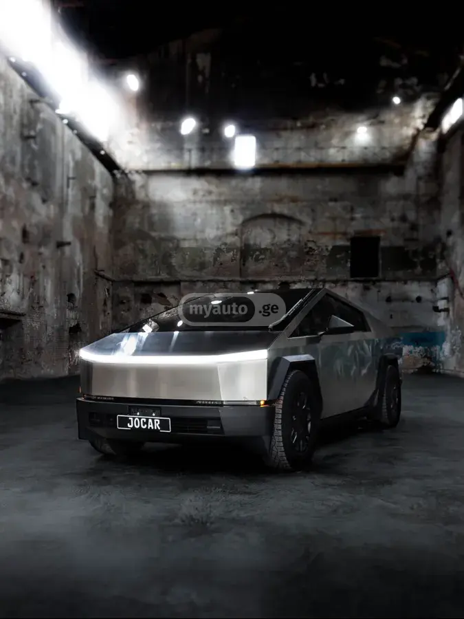 Tesla Cybertruck 2023 — photo 2