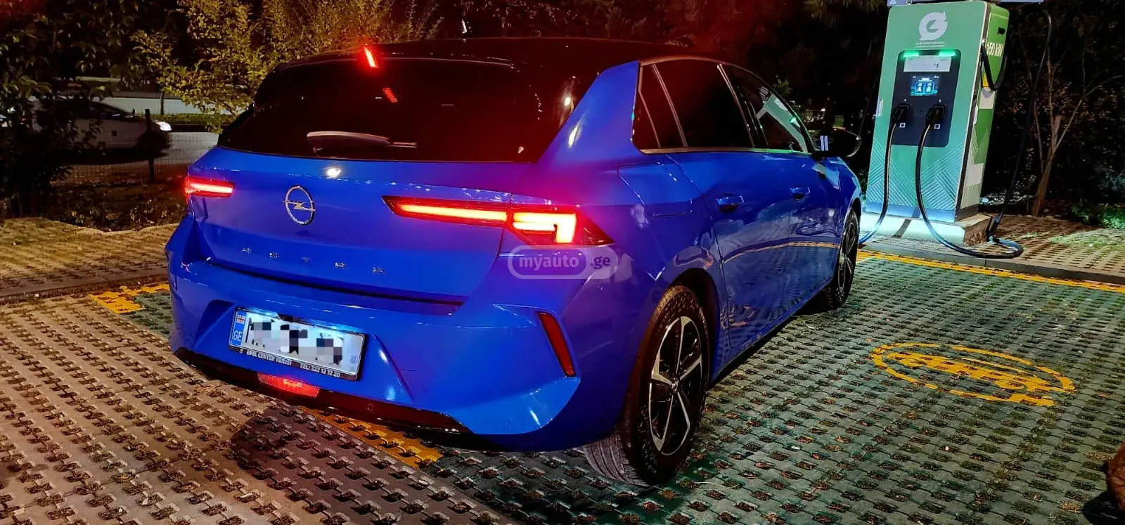 Opel Astra 2023 — photo 2