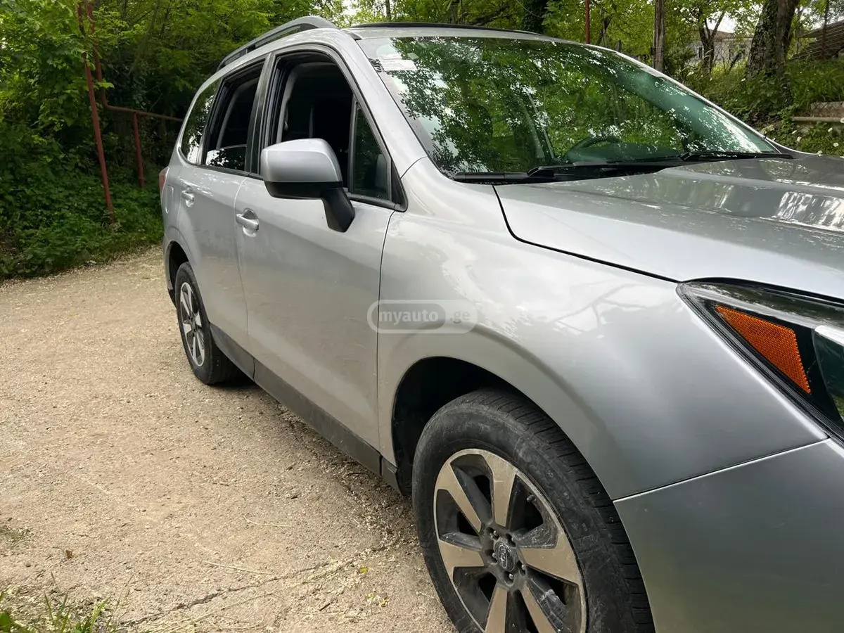 Subaru Forester 2018 — photo 2