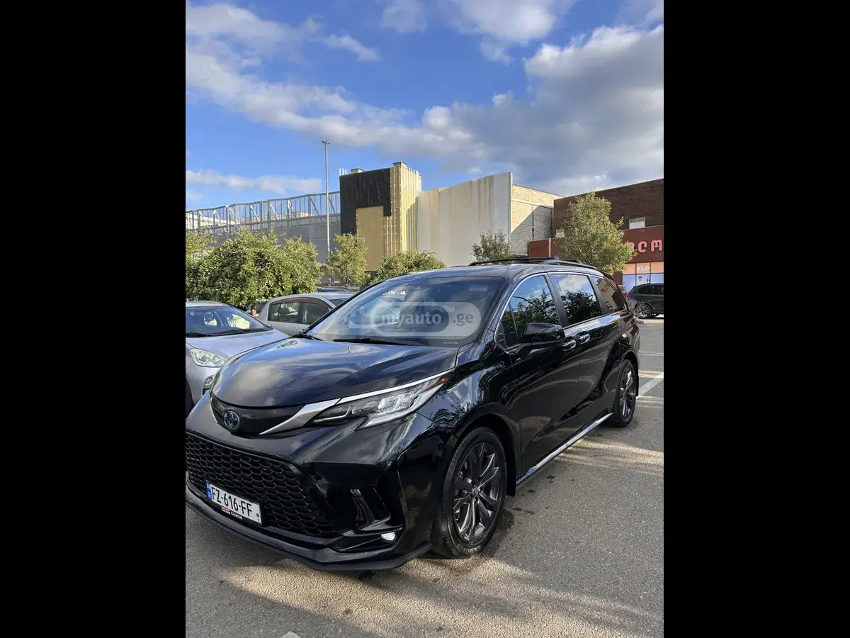 Toyota Sienna 2021 — photo 2