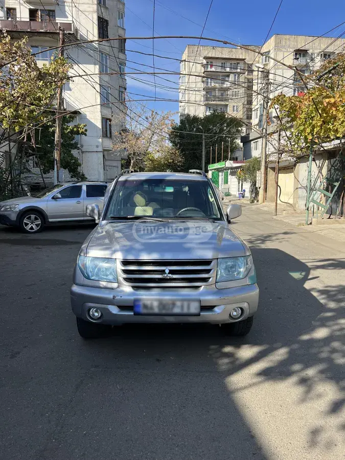 Mitsubishi Pajero IO