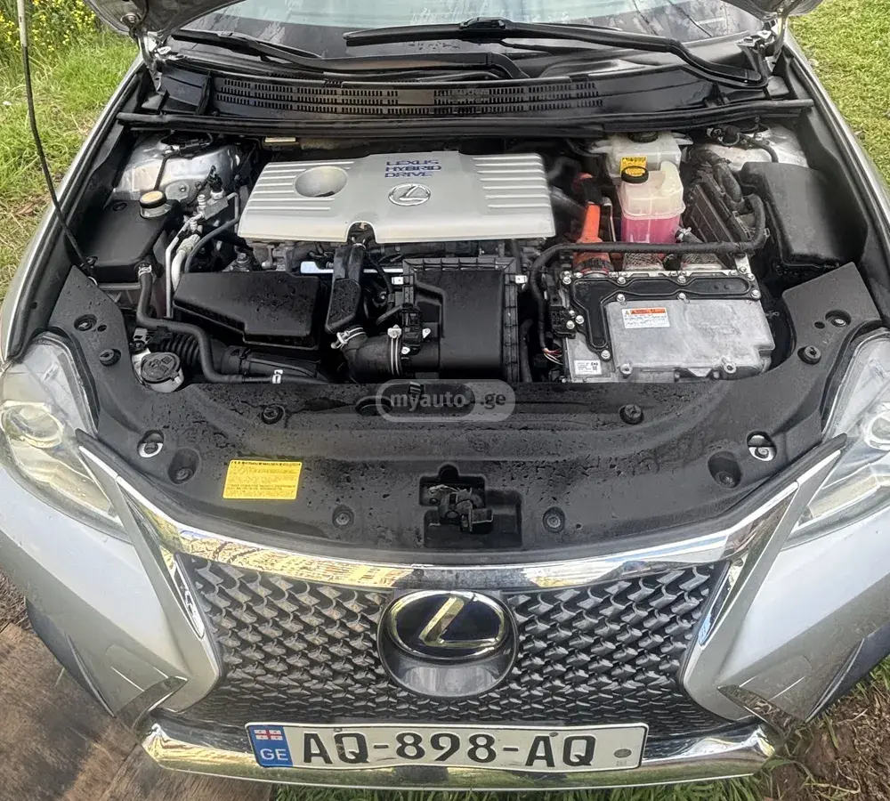 Lexus CT 200 h 2013 — photo 2