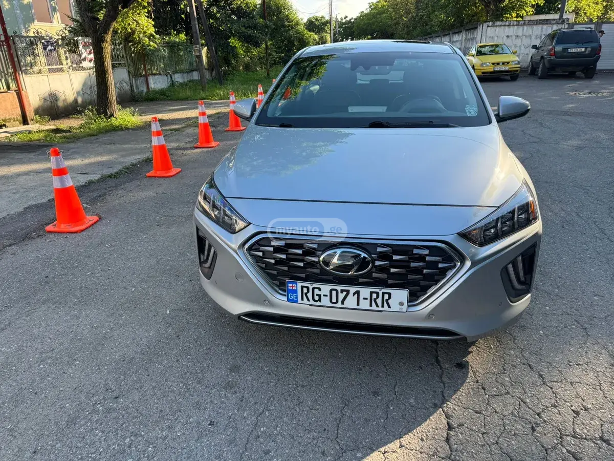 Hyundai Ioniq 2021 — photo 2