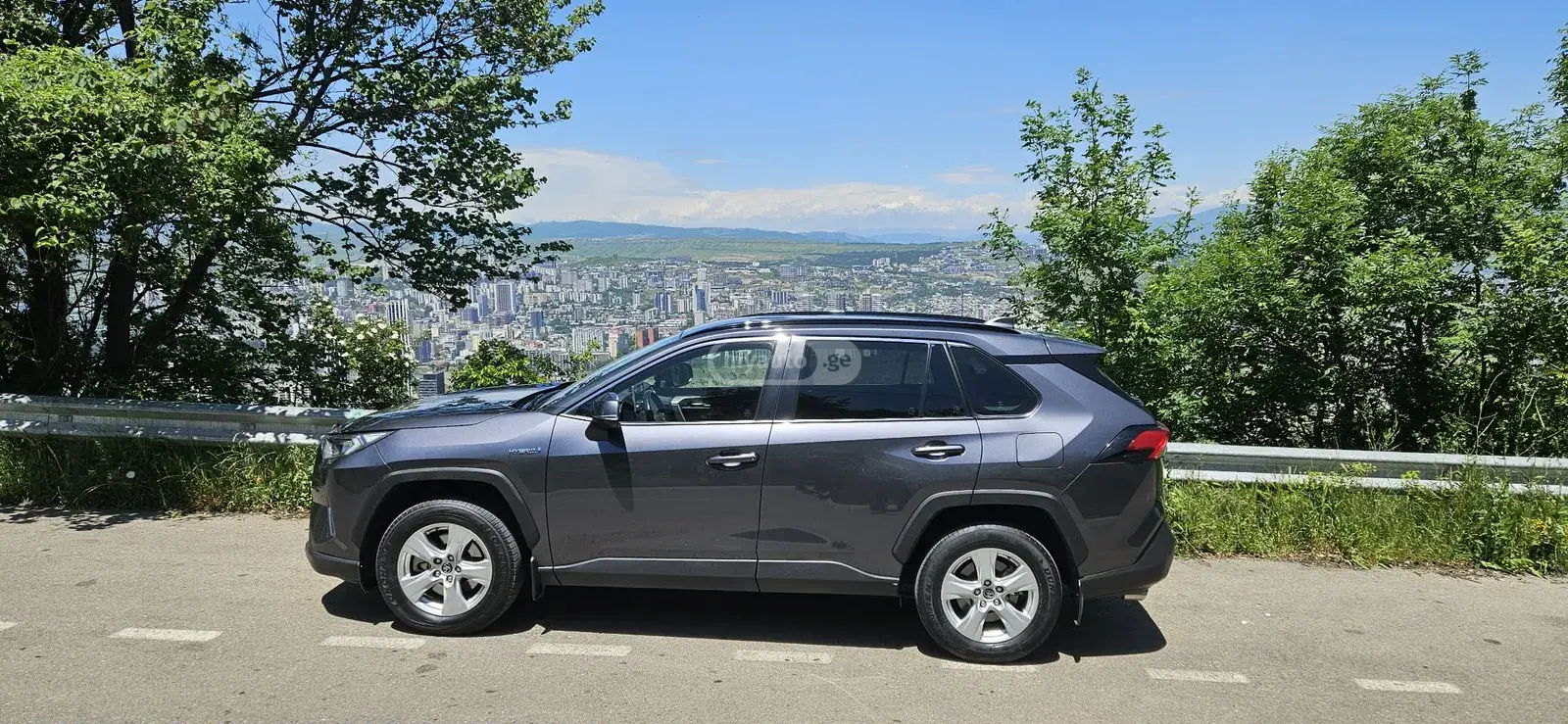 Toyota RAV4 2019 — photo 2