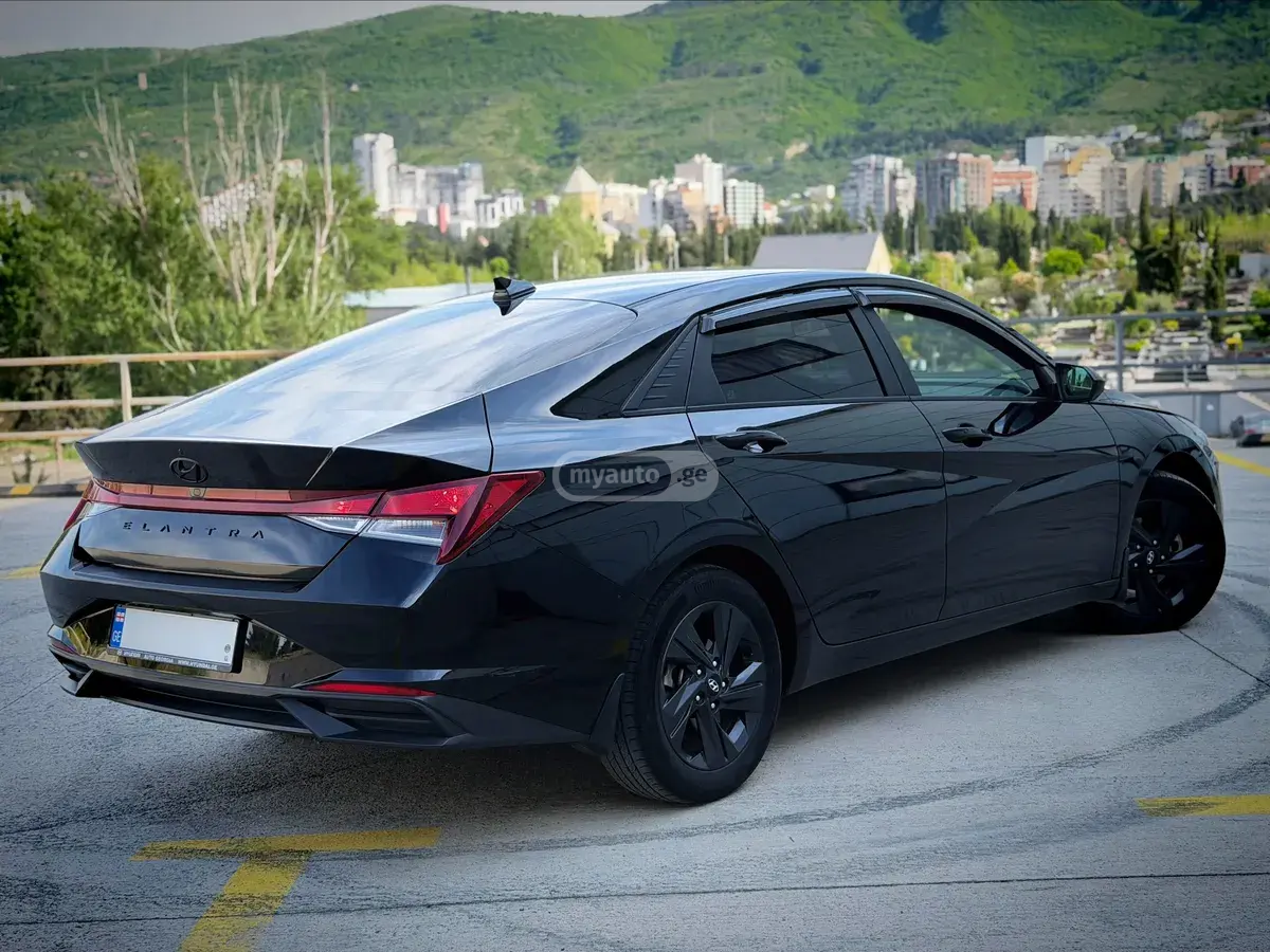 Hyundai Elantra 2022 — photo 2