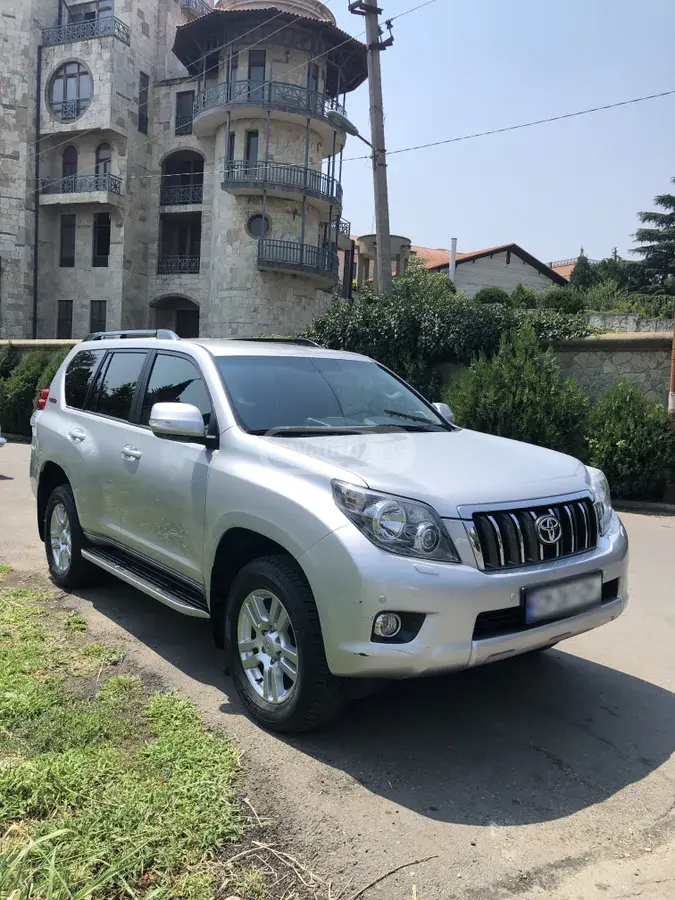 Toyota Land Cruiser Prado 2011 — photo 2