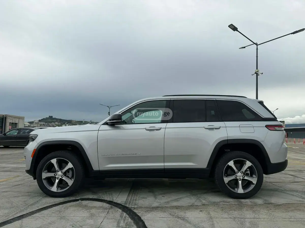 Jeep Grand Cherokee 2024 — photo 2