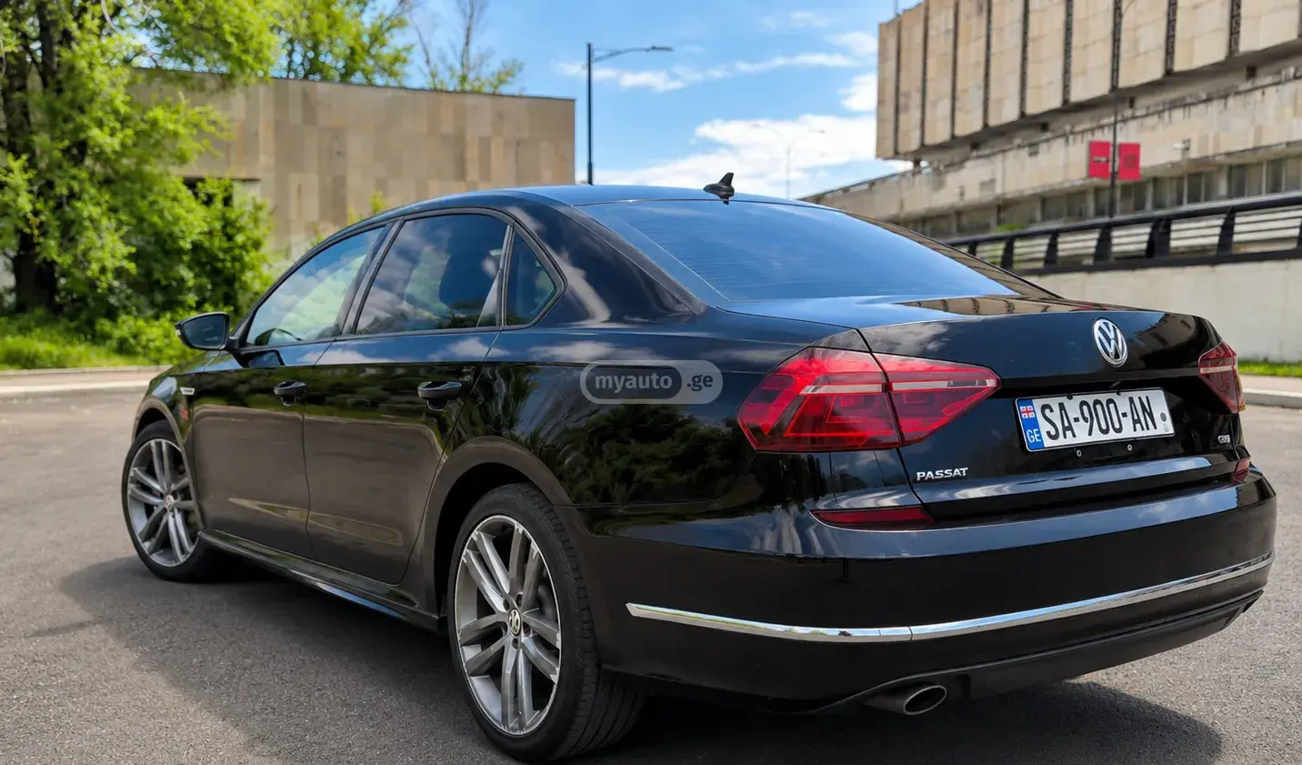 Volkswagen Passat 2017 — photo 2