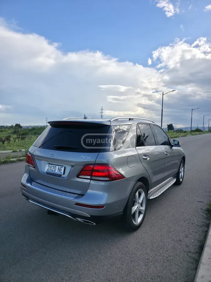 Mercedes-Benz GLE 350 2016 — photo 2
