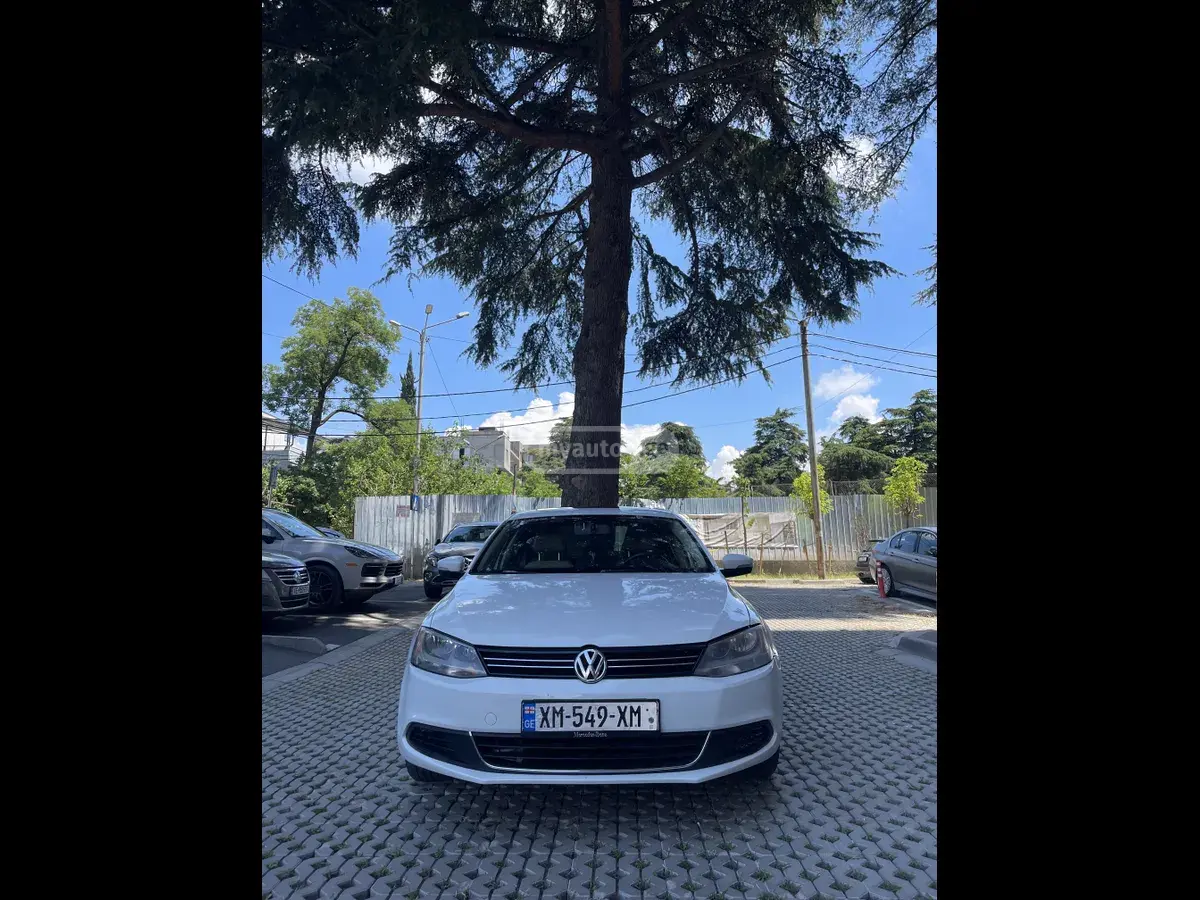 Volkswagen Jetta 2014 — photo 2