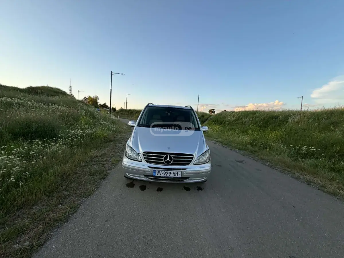 Mercedes-Benz Viano 2010 — photo 2