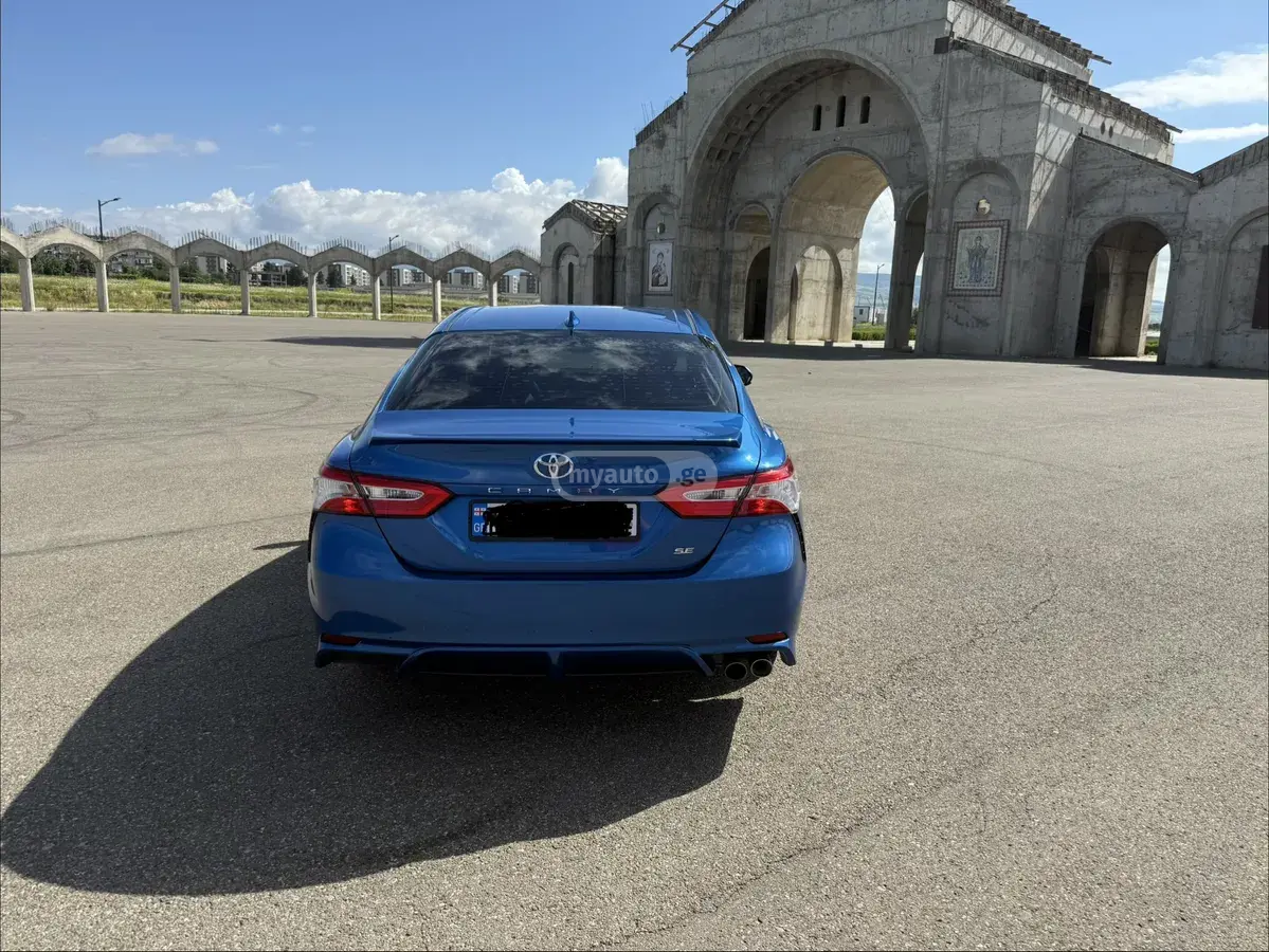 Toyota Camry 2019 — photo 2