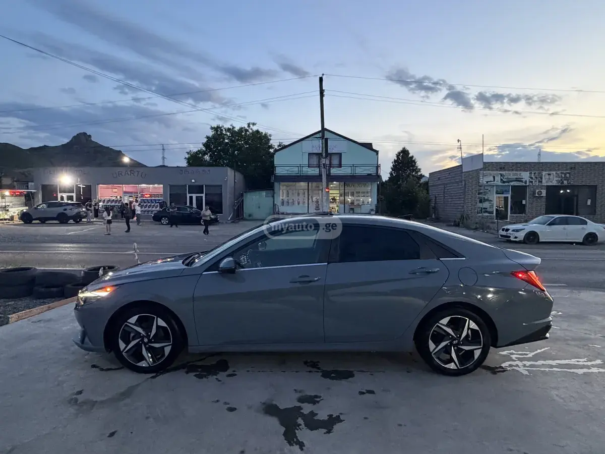 Hyundai Elantra 2022 — photo 2