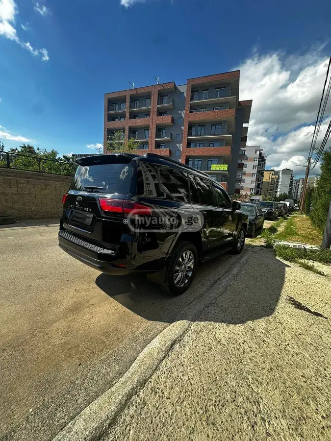 Toyota Land Cruiser 2024 — photo 2