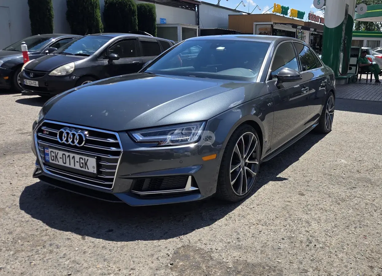 Audi S4
