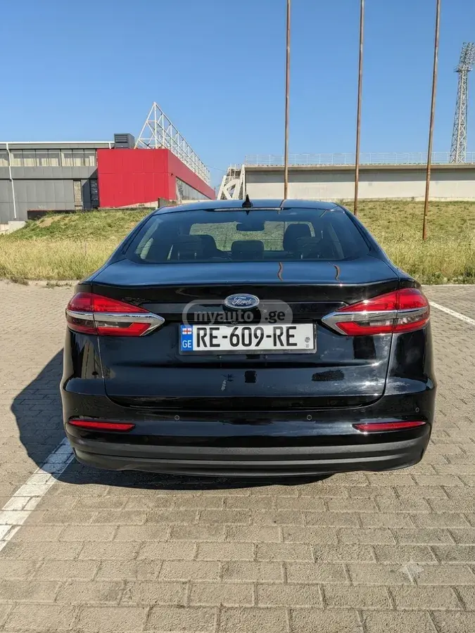 Ford Fusion 2019 — photo 2