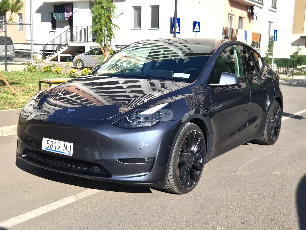 Tesla Model Y 2022 — photo 2