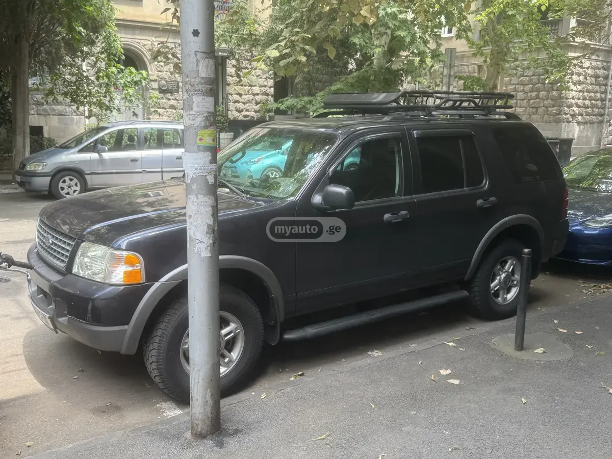 Ford Explorer 2002 — photo 2