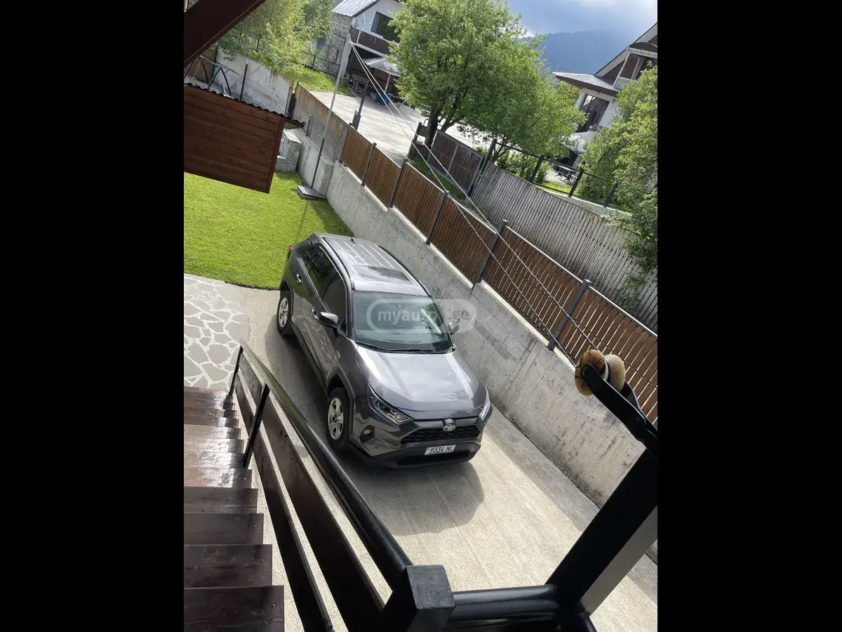 Toyota RAV4 2021 — photo 2