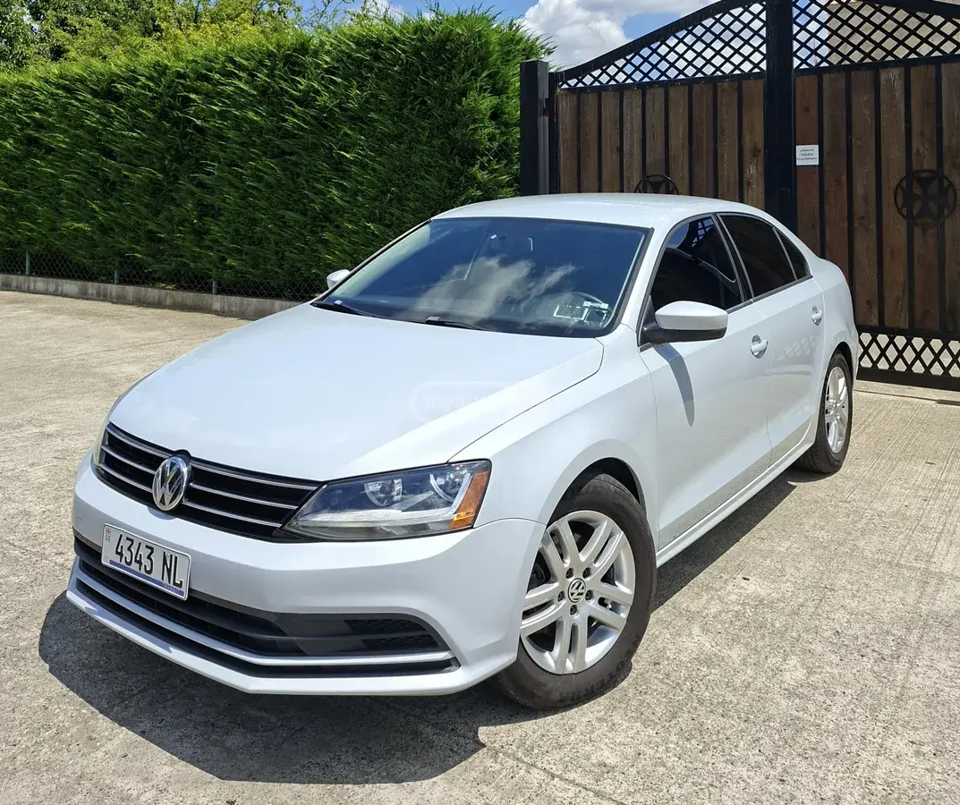 Volkswagen Jetta 2017 — photo 2
