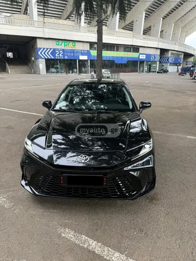 Toyota Camry 2025 — photo 2
