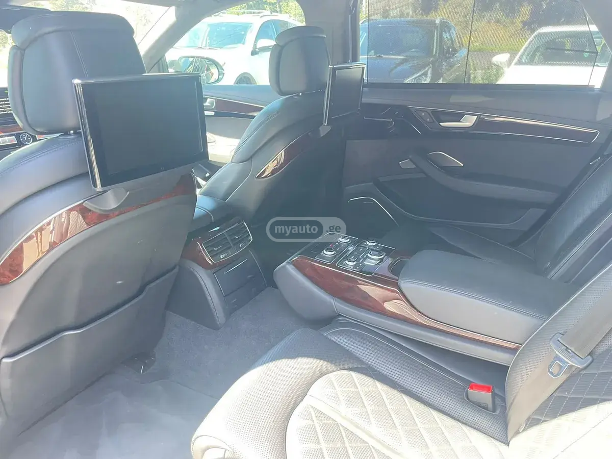 Audi A8 2013 — photo 2