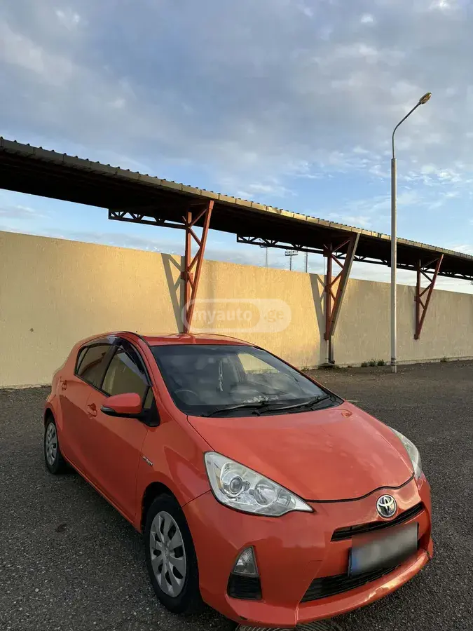 Toyota Aqua 2013 — photo 2
