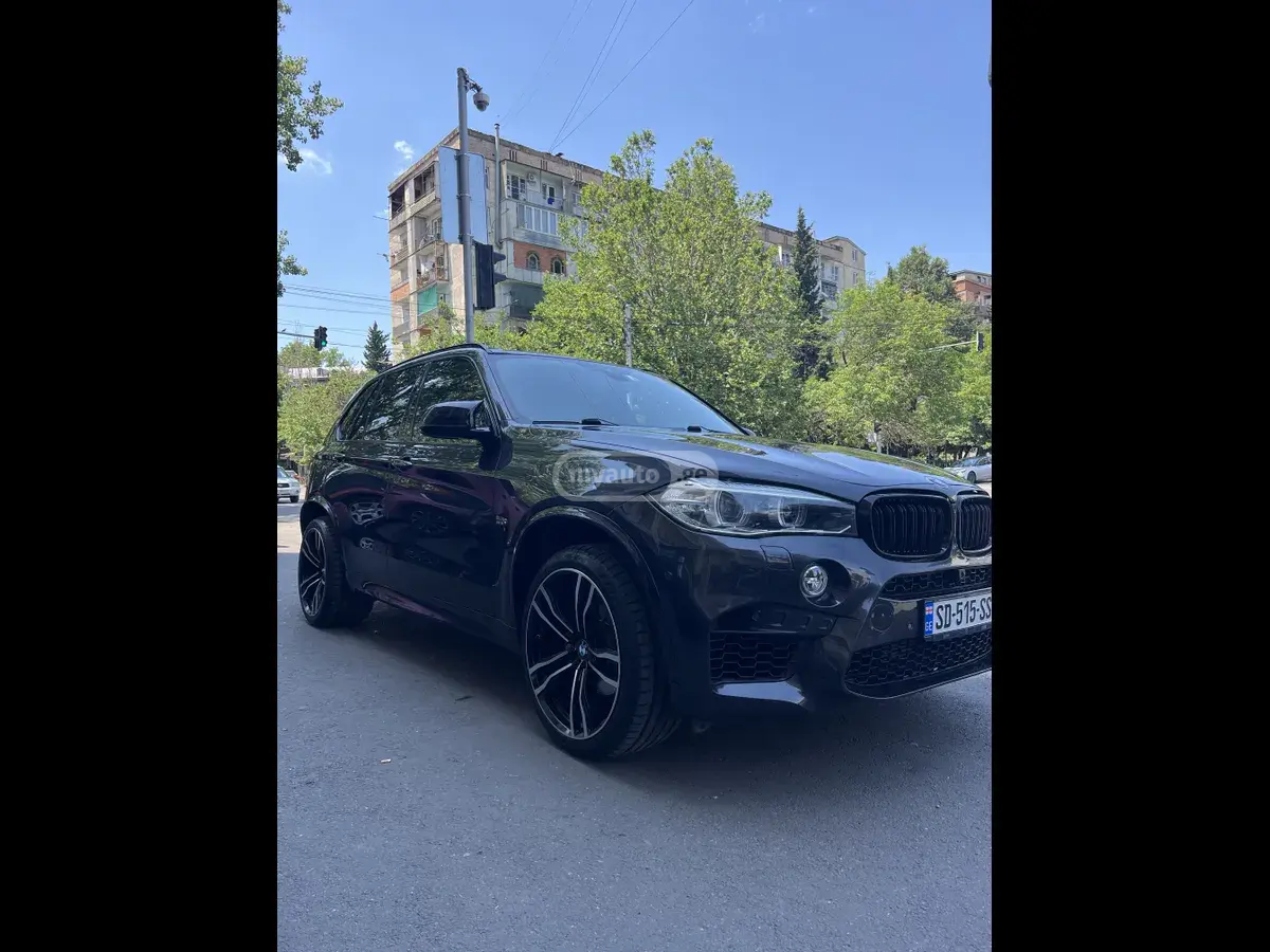 BMW X5 2018 — photo 2