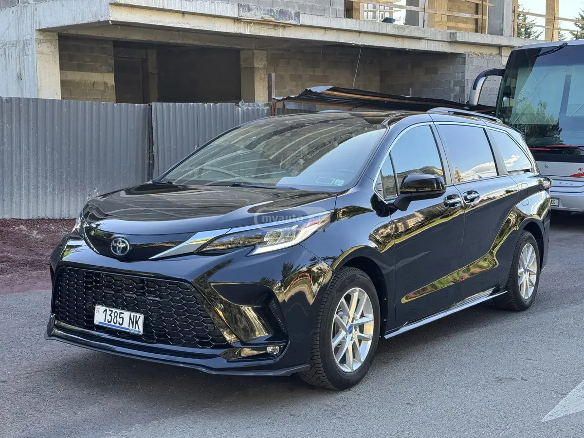 Toyota Sienna 2022 — photo 2