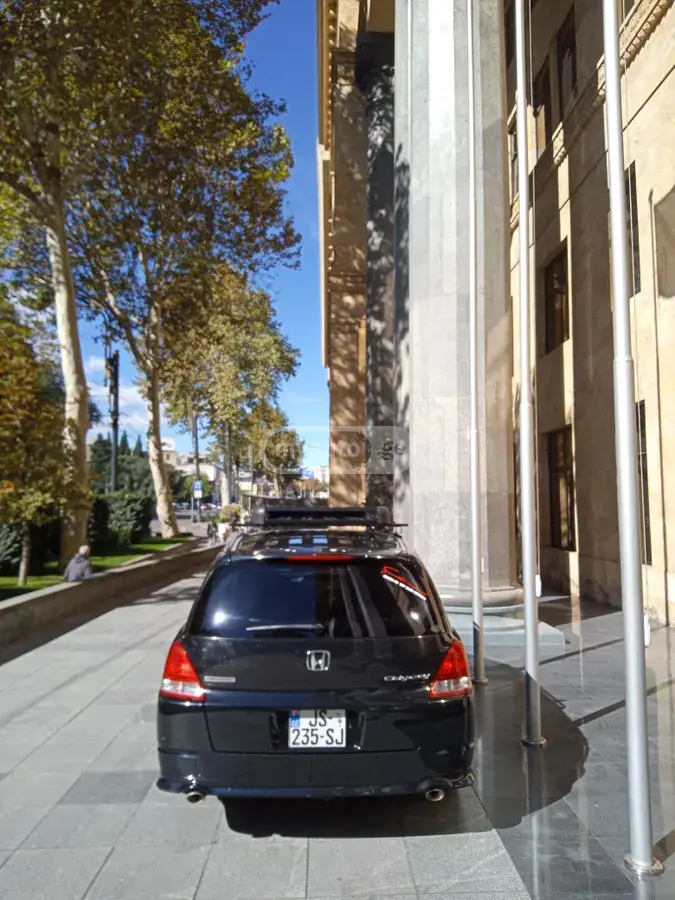 Honda Odyssey 2005 — photo 2