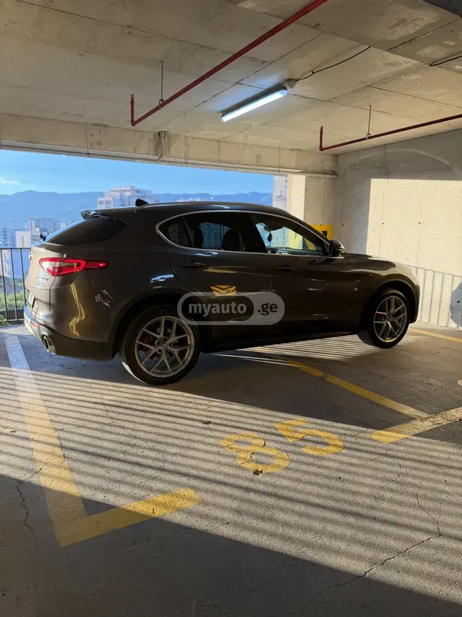 Alfa Romeo Stelvio 2018 — photo 2