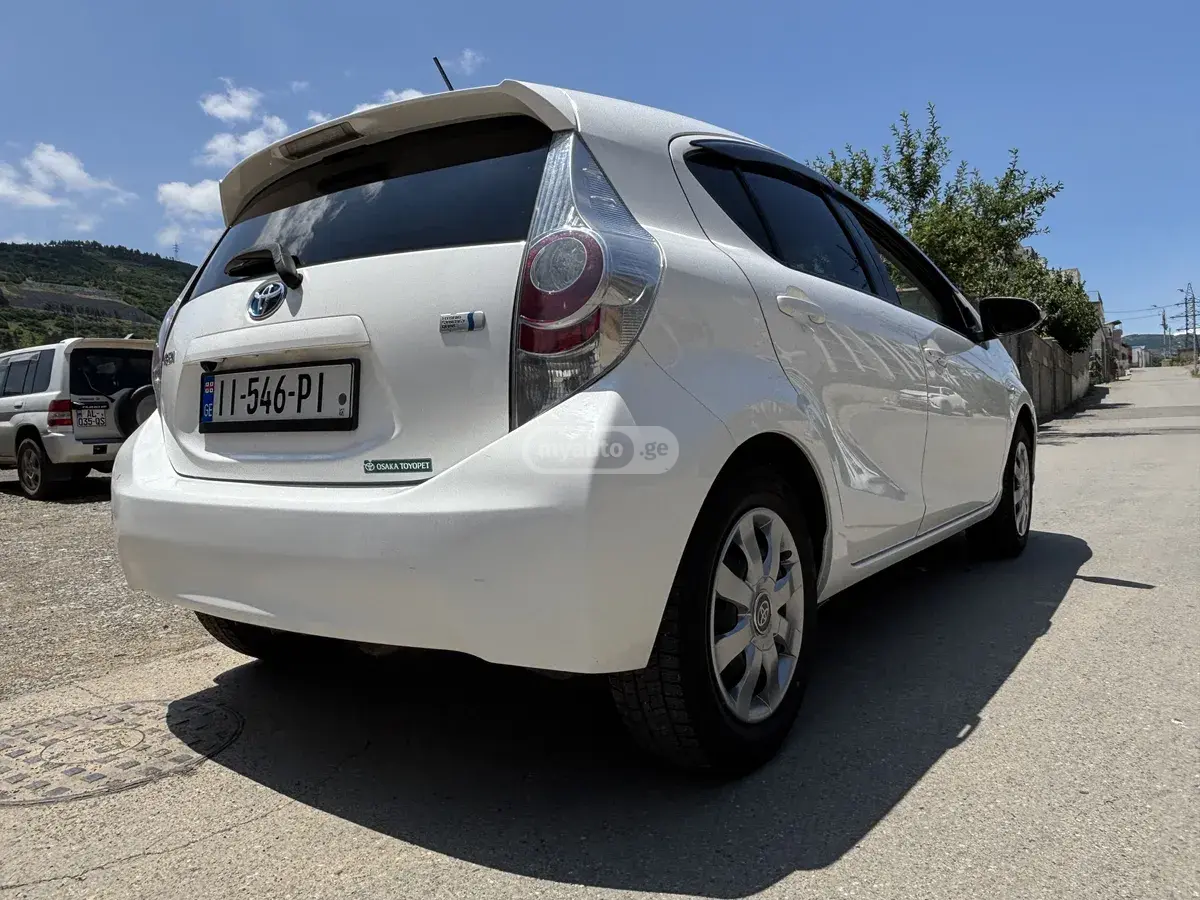 Toyota Aqua 2014 — photo 2