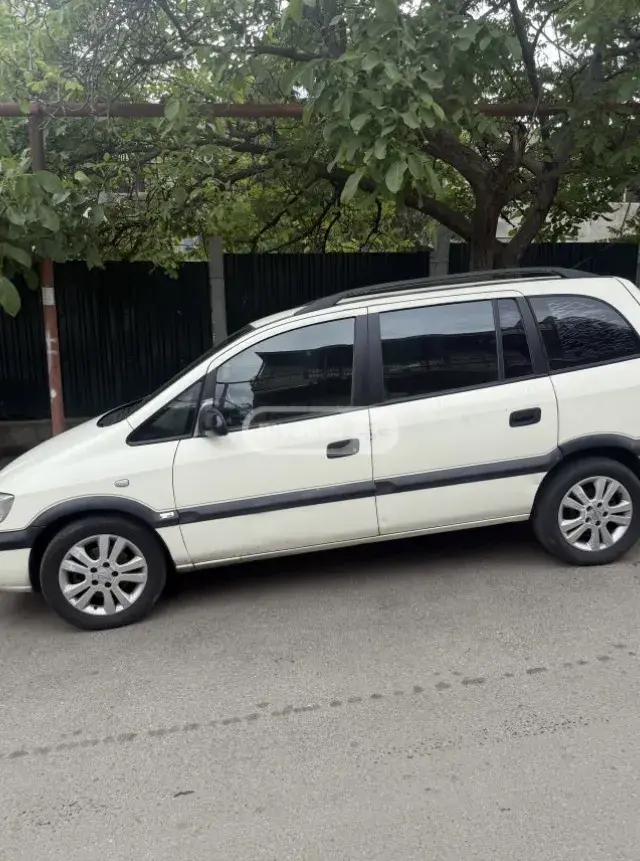 Opel Zafira 2002 — photo 2