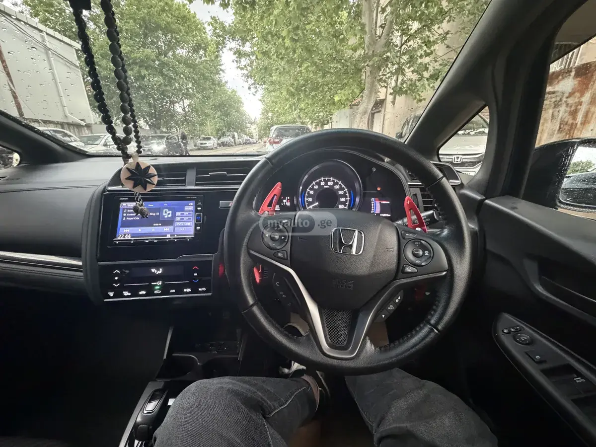 Honda Fit 2017 — photo 2