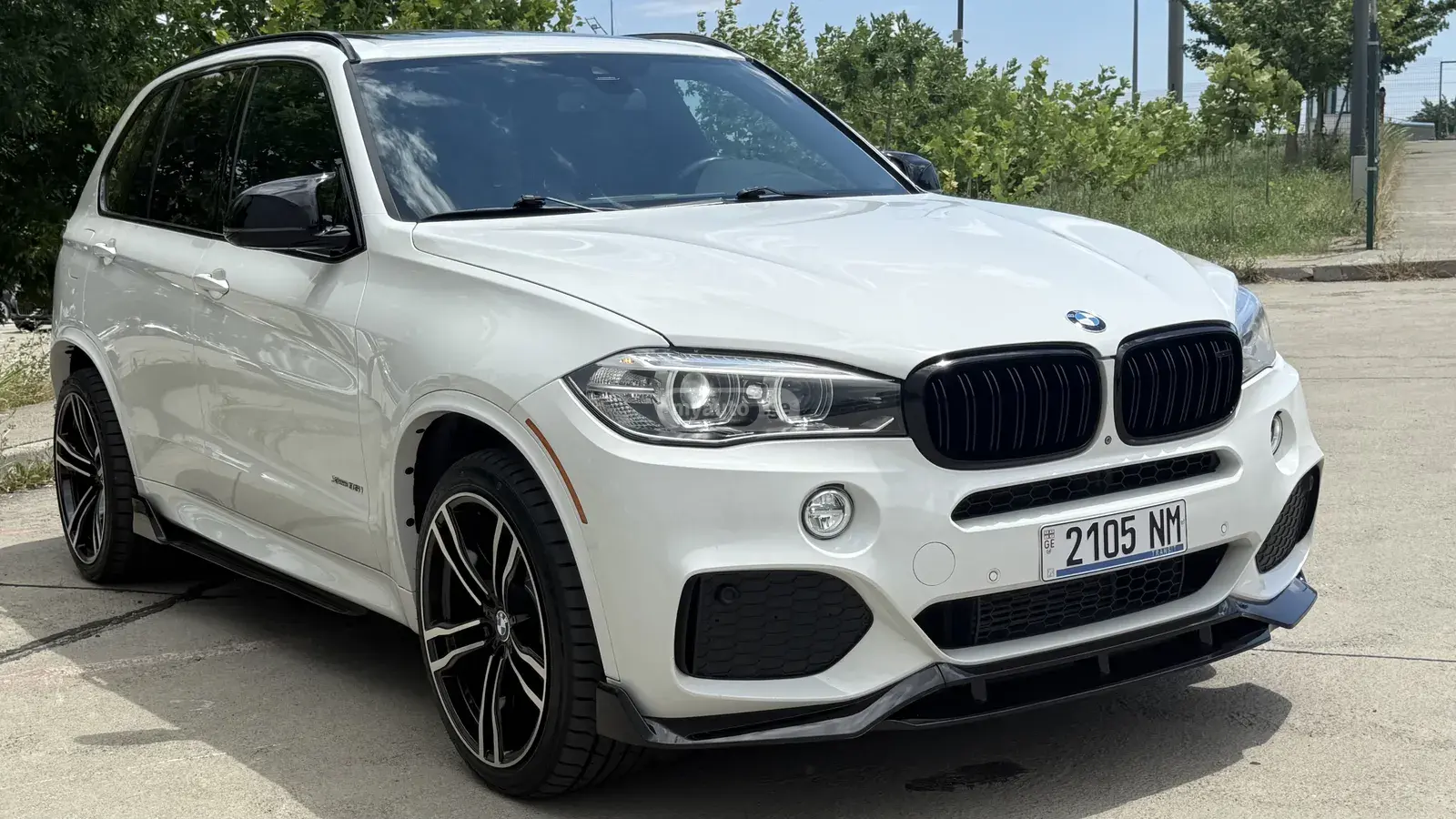 BMW X5 2017 — photo 2