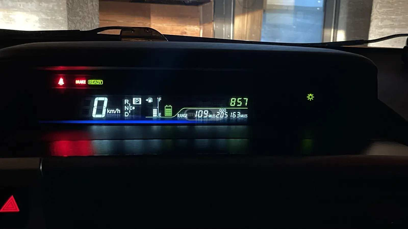 Toyota Prius V 2012 — photo 2